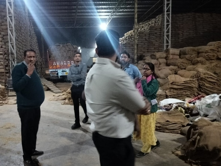 जांच में 54,082.8 क्विंटल धान पाया गया, जबकि 4,577.2 क्विंटल धान गायब मिला।