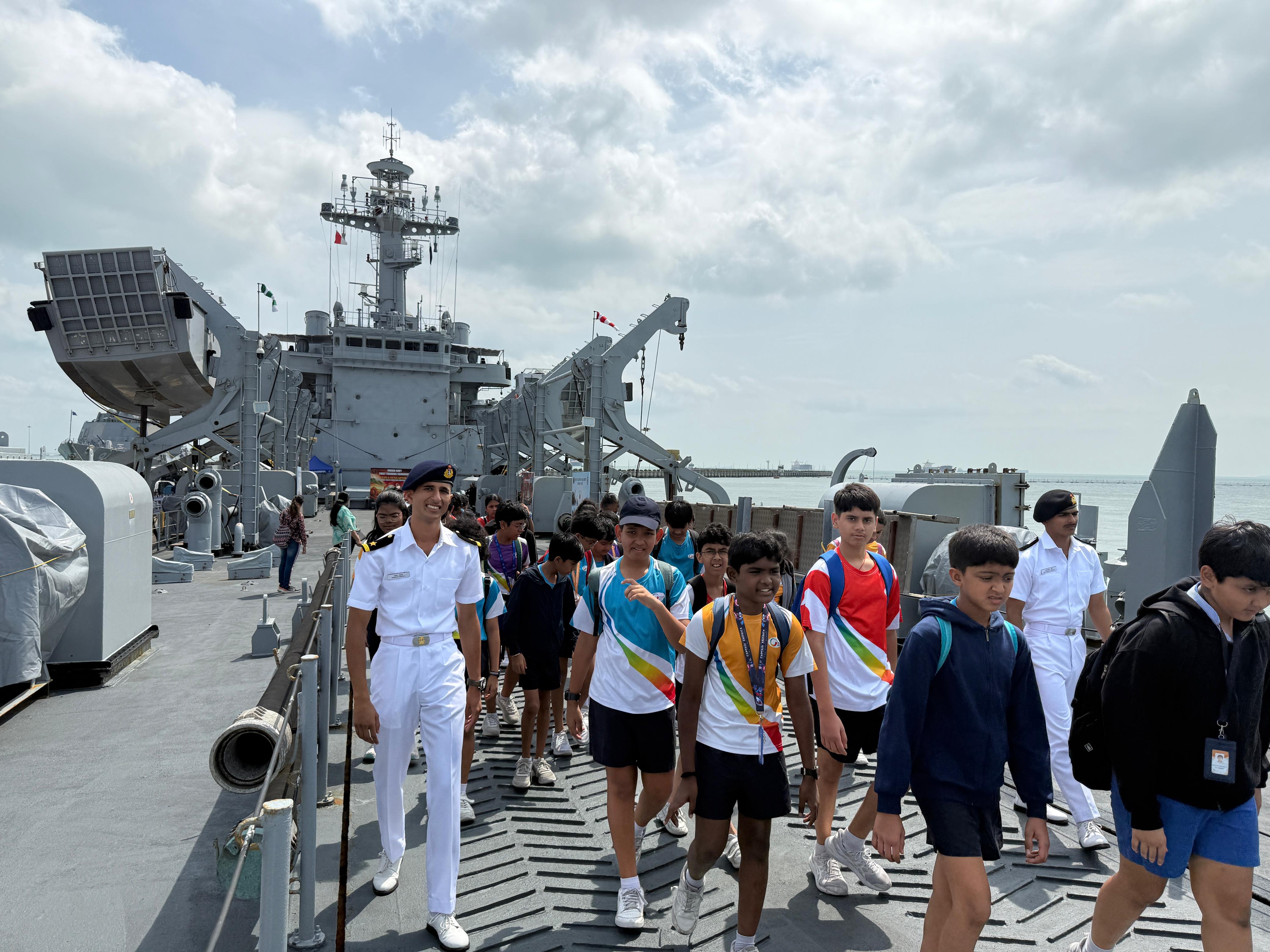 यात्रा के दौरान इंडियन नेवी और सिंगापुर नेवी के कर्मी समुद्री सहयोग बढ़ाने के बातचीत में शामिल होंगे।