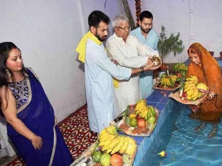 राबड़ी देवी छठ पूजा करती थीं। इसमें पूरा लालू परिवार शामिल होता था। (फाइल फोटो)