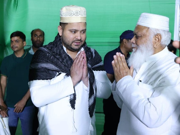 तेजस्वी यादव इफ्तार पार्टी में शामिल होते रहे हैं। (फाइल फोटो)