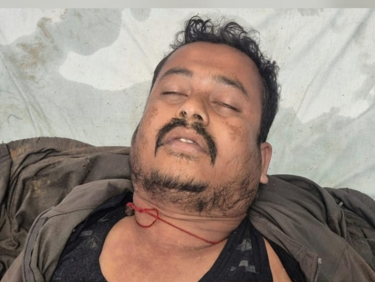 हादसे में 3 दोस्तों की मौत हो गई है। 4 युवकों बचा लिया गया है।