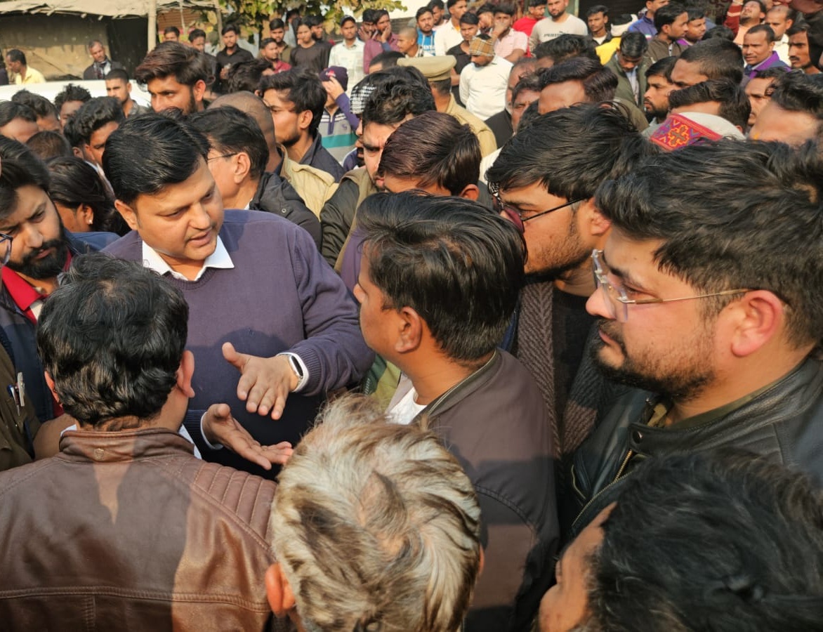 तहसीलदार ने मृतक युवक और युवती के परिजनों को आर्थिक मदद के रूप में 5-5 लाख रुपए दिलवाने का आश्वासन दिया।