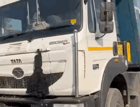 मौके से अवैध बजरी परिवहन में शामिल डंपर भी जब्त किया।