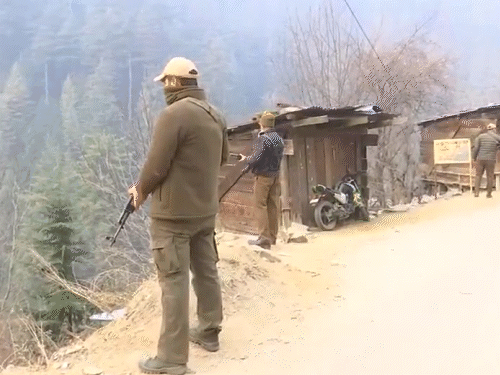 सेना की वाइट नाइट कॉर्प्स के जवान सोमवार से दोबारा तलाशी अभियान में जुट गए हैं।