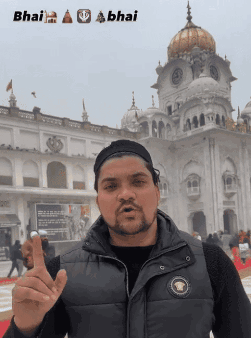 युवक सुब्हान रंगरीज गोल्डन टेंपल प्लाजा के आगे खड़े होकर बात कर रहा है। इसमें उसने टोपी लगा रखी है, हालांकि गोल्डन टेंपल में टोपी पहनकर नहीं आने दिया जाता। फतेहगढ़ साहिब के शहीदी समागम में तो निहंगों ने टोपियां निकालकर बर्छे पर टांग दी थी।