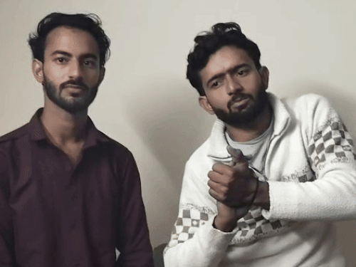 In Hisar, the police took the youth into custody shortly after. After this, the youth apologized with folded hands.