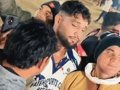 Kabaddi player Shilu Balhara taking a selfie with fans.