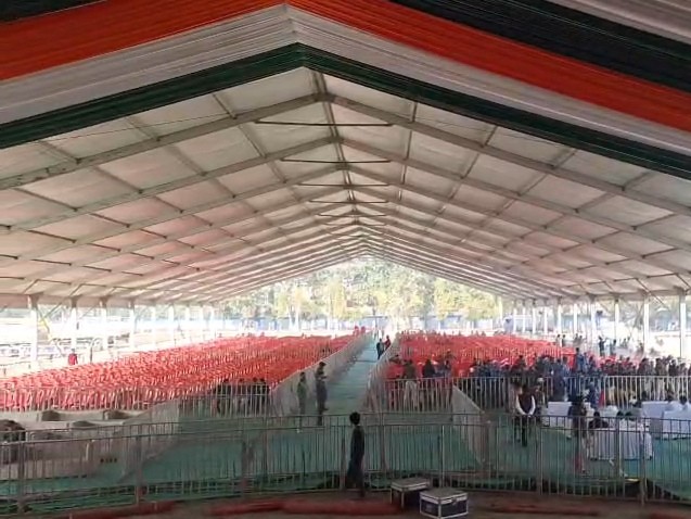 गोपालगंज में सीएम के आगमन से पहले तैयारियां चल रही है।