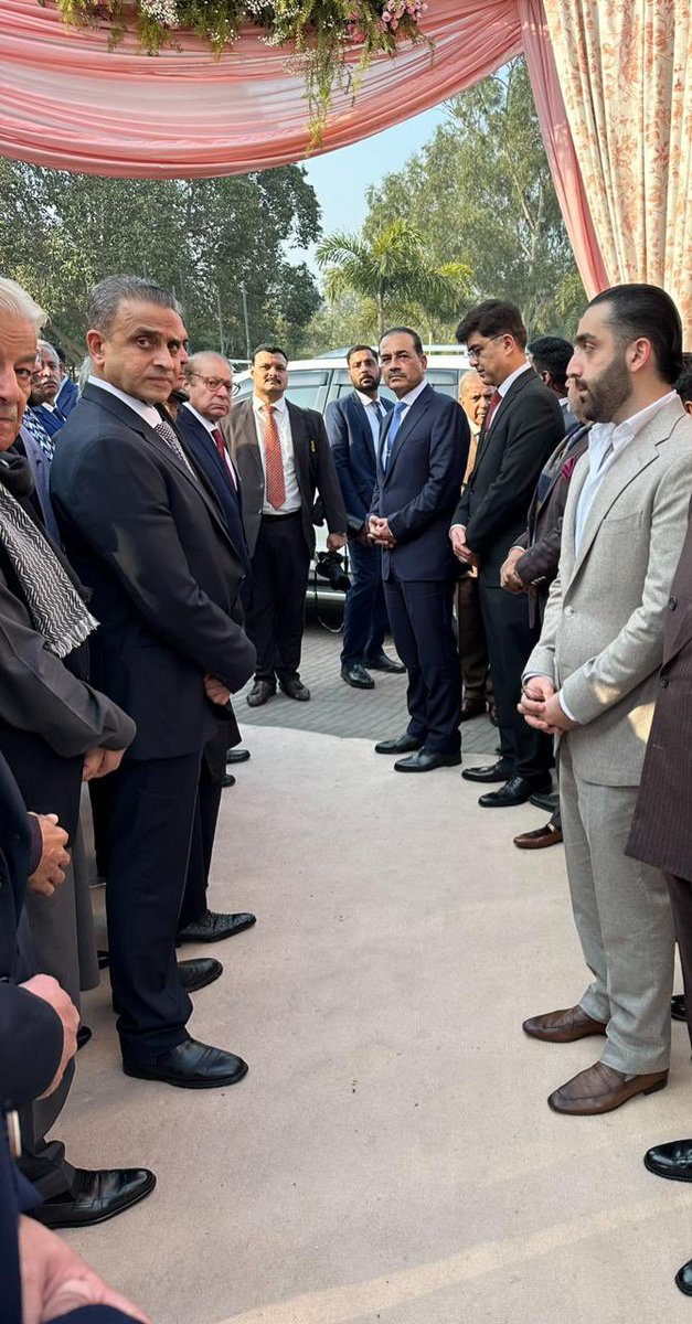 आसिम मुनीर रविवार को नवाज शरीफ के नाती जुनैद सफदर के रिसेप्शन में शामिल होने लाहौर पहुंचे थे।