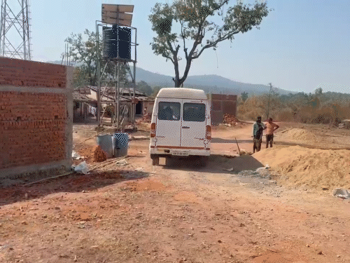 सभी नक्सली एक वाहन में सवार होकर जिला मुख्यालय के लिए रवाना पहुंचे।