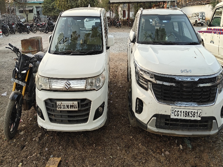 आरोपी ने ठगी के पैसों से दोनों कारें और बाइक खरीदी थी।