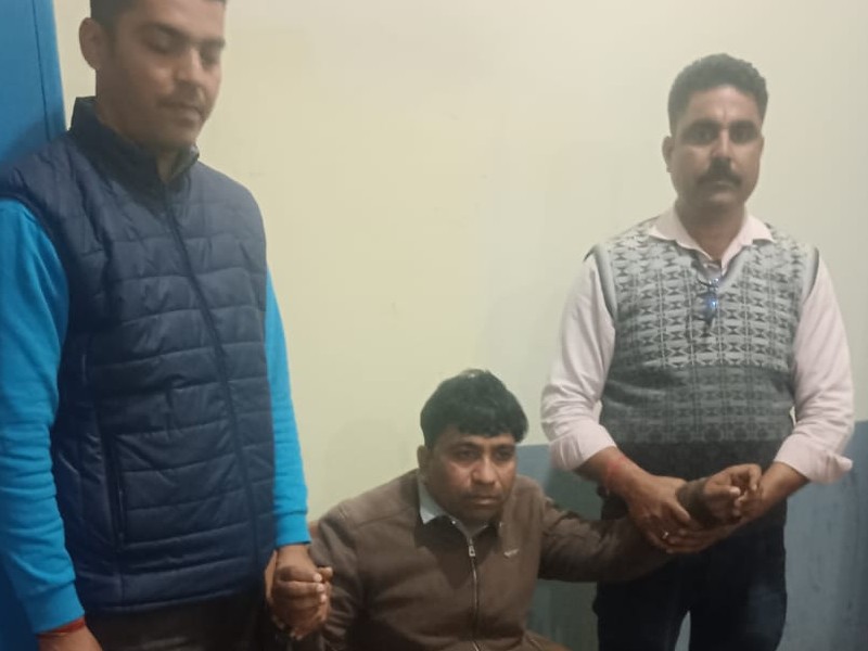 Computer Operator Caught Taking Rs 10k Bribe for EWS Certificate in Rewah