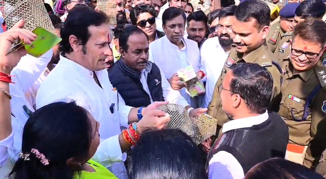 खाद्य मंत्री को चूहे का पिंजरा देने पहुंची थी कांग्रेस