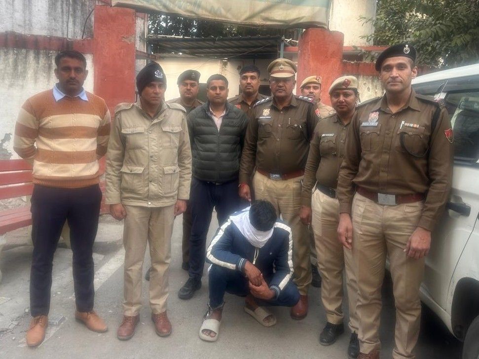 गवर्नमेंट रेलवे पुलिस की गिरफ्त में मुख्य आरोपी मोनू।