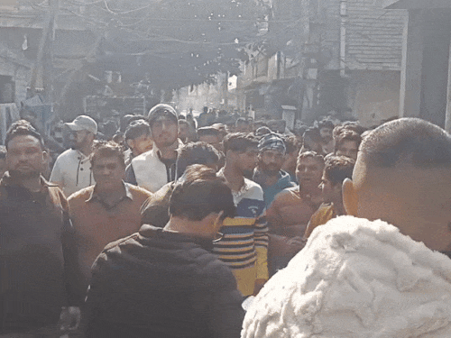 भार्गव कैंप इलाके में भारी हंगामा हुआ