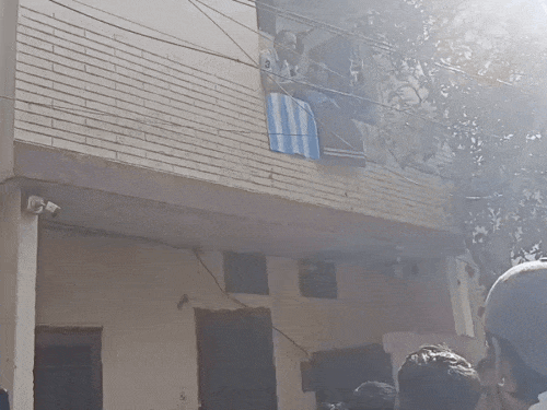 दो पक्षों में झड़प।