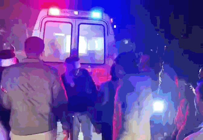 108 एम्बुलेंस से दोनों घायलों को अस्पताल भिजवाया