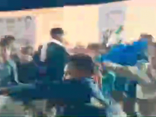 नाचने को लेकर नालाबिगों के दो गुटों के बीच जमकर मारपीट हुई। - Dainik Bhaskar