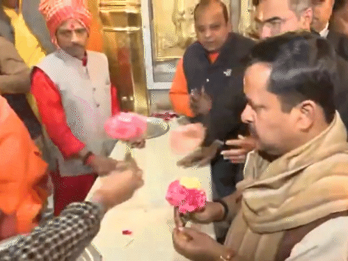 नितिन नबीन कनॉट प्लेस में प्राचीन हनुमान मंदिर में दर्शन करने गए।