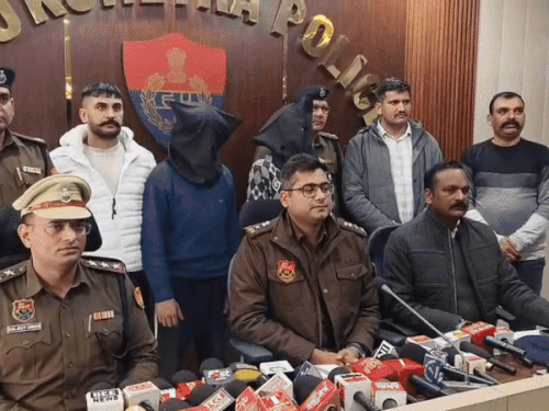 SP Nitish Agrawal providing information about the accused.