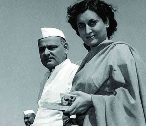 રાયબરેલી અને ગાંધી પરિવાર વચ્ચે ગાઢ સંબંધ છે. ફિરોઝ ગાંધી, ઇન્દિરા ગાંધી પછી સોનિયા ગાંધીએ અહીં ચૂંટણી જીતી હતી. હવે રાહુલ ગાંધી સાંસદ છે.