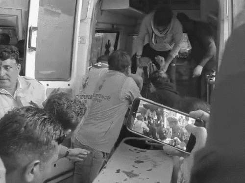 घायलों को एम्बुलेंस से MDM हॉस्पिटल लाया गया।