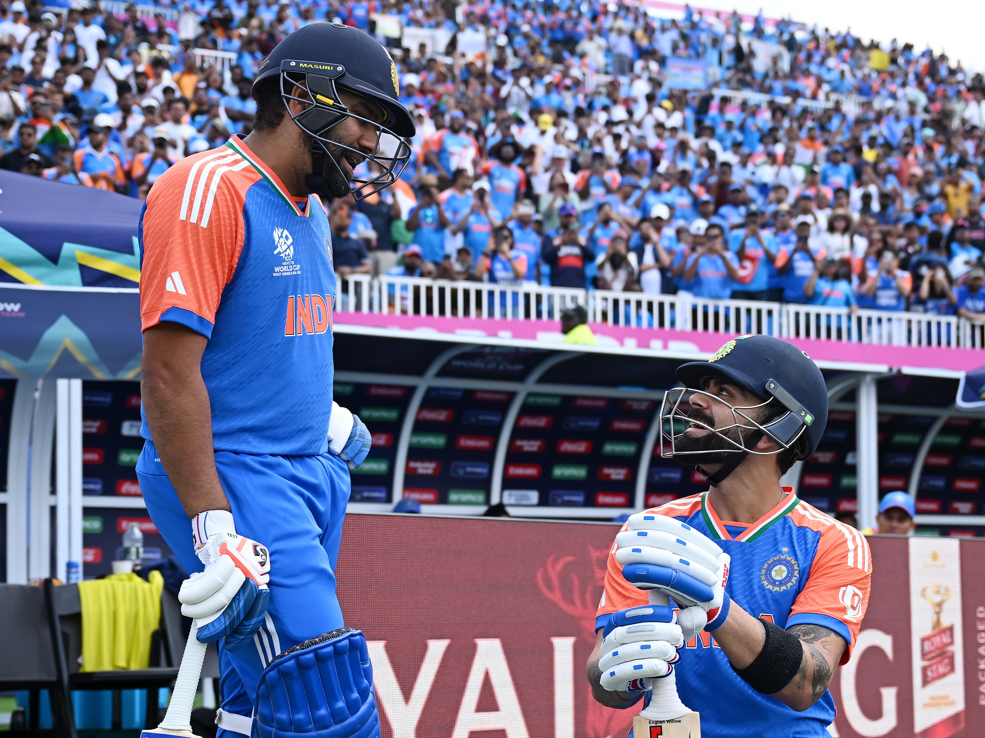 रोहित शर्मा और विराट कोहली ने टी-20 वर्ल्ड कप 2024 जीतने के बाद संन्यास ले लिया था। फाइल फोटो - Dainik Bhaskar