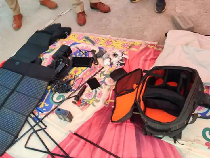 ग्राम धर्मापुर के आश्रम से ये सामान बरामद किया गया।