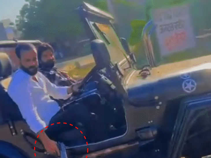 सोशल मीडिया पर हथियारों के साथ वीडियो डाल रखे।