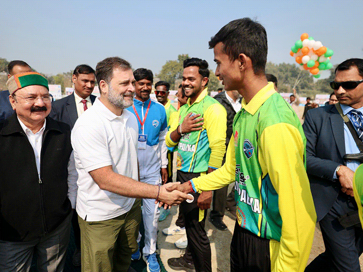 રાહુલ ગાંધીએ રાયબરેલી પ્રીમિયર લીગ ટી-20 ક્રિકેટ ટુર્નામેન્ટનું ઉદ્ઘાટન કર્યું. ખેલાડીઓ સાથે એક પછી એક મુલાકાત પણ કરી.