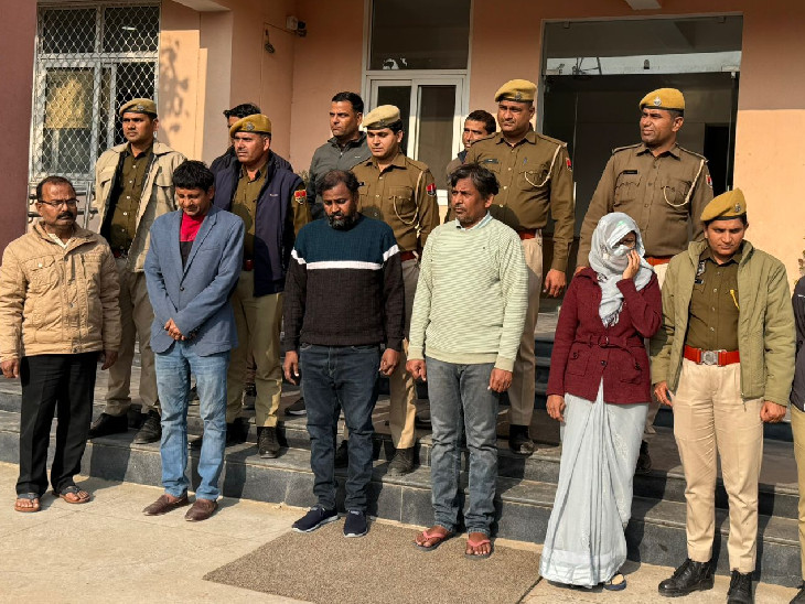 एसओजी की गिरफ्त में फर्जीवाड़े के पांचों आरोपी।