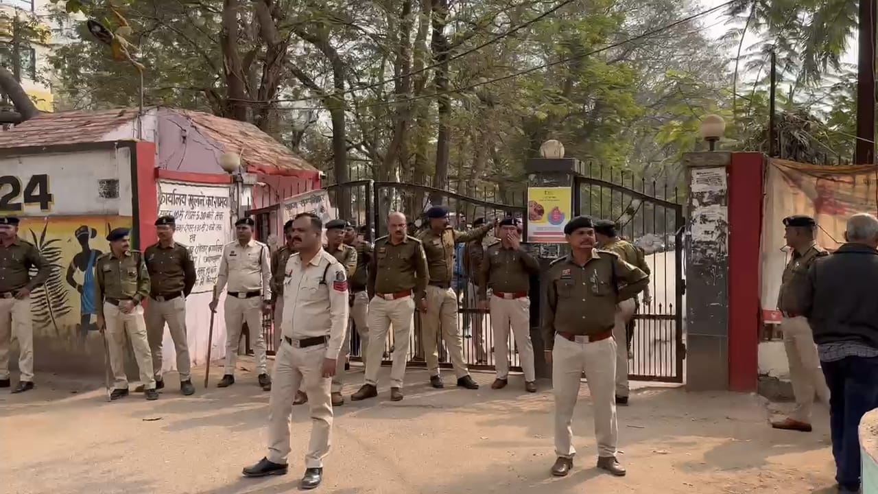भिलाई निगम की सुरक्षा को देखते हुए पुलिस रही मुस्तैद।