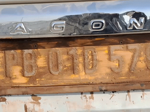 आरोपियों की वेगनआर कार पर लगी पंजाब नंबर की प्लेट।