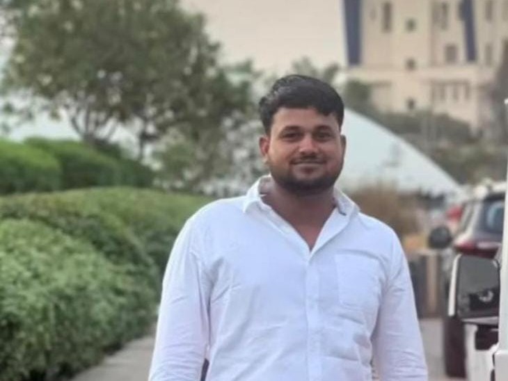 अमित कुमार कुहाड़वास से बुहाना की तरफ जा रहा था। इस दौरान अमित की बाइक और रोडवेज बस में भिड़ंत हो गई।