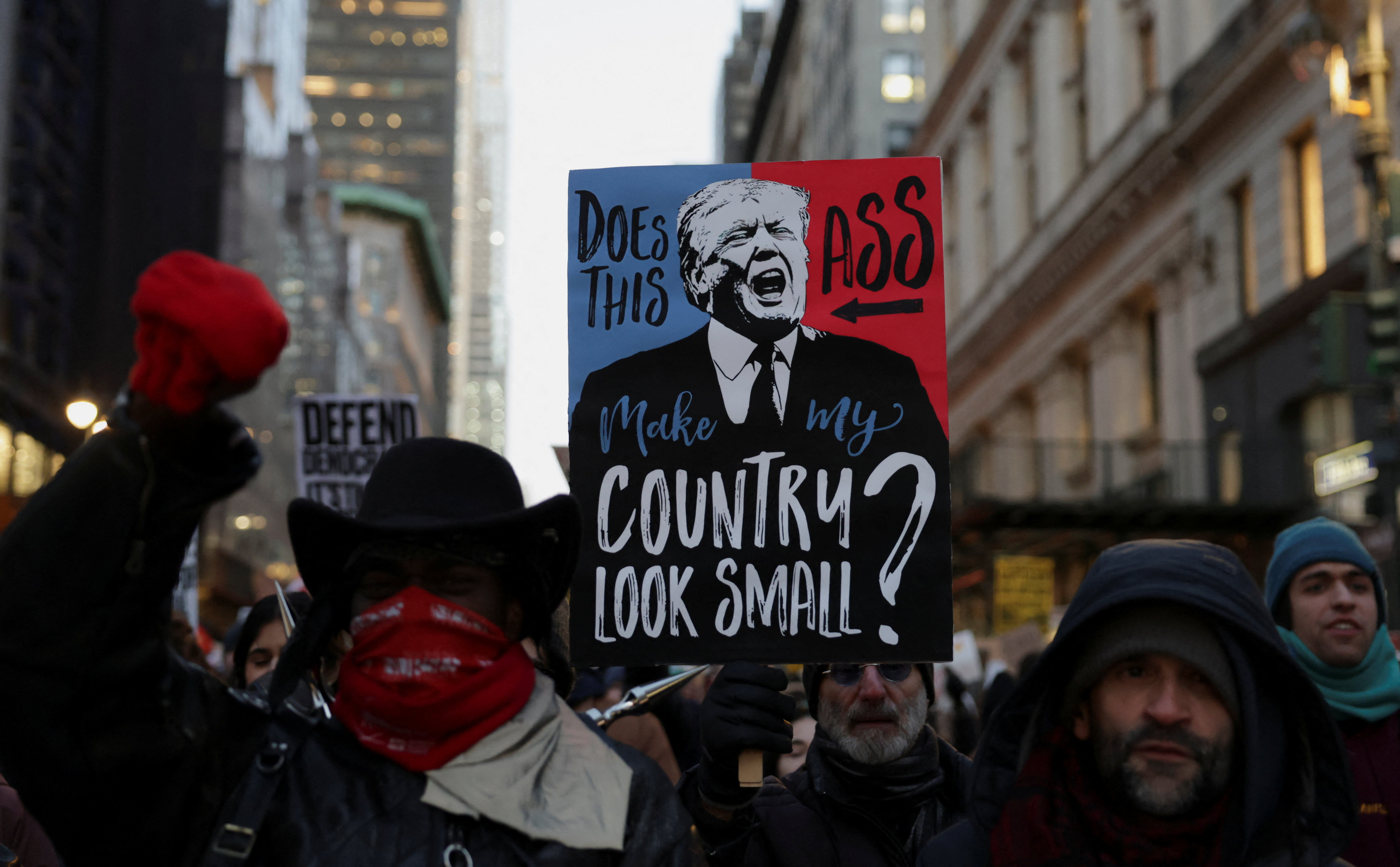 लोगों ने आरोप लगाया कि ट्रम्प दुनिया में अमेरिका के कद के छोटा कर रहे हैं।