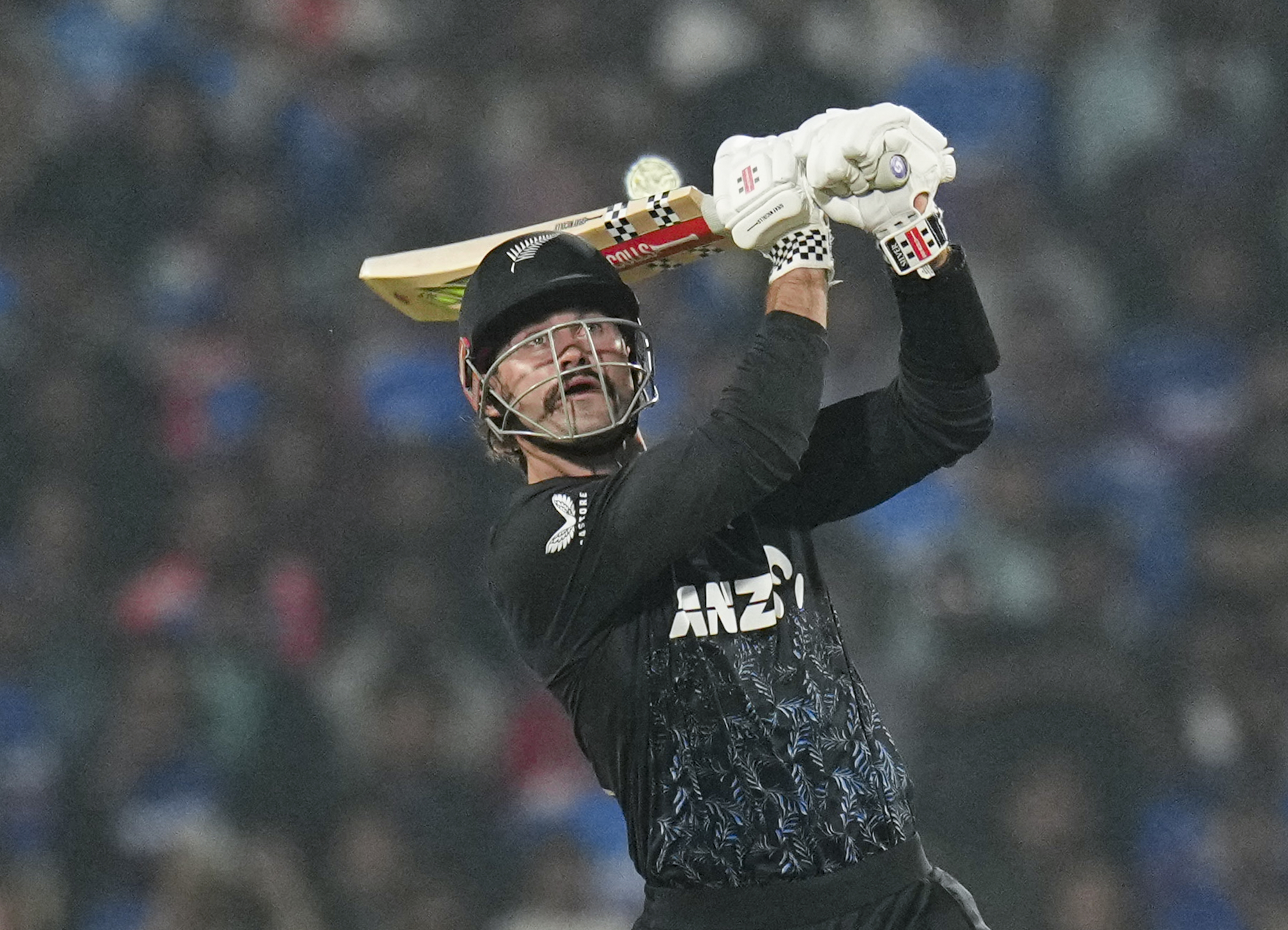 टिम रॉबिन्सन 21 रन बनाकर आउट हुए।