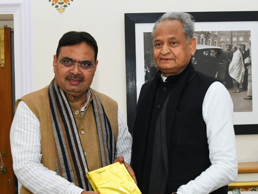 सीएम भजनलाल और पूर्व सीएम अशोक गहलोत दोनों के इलाके में उनके जीत के अंतर से ज्यादा नाम कटे हैं।