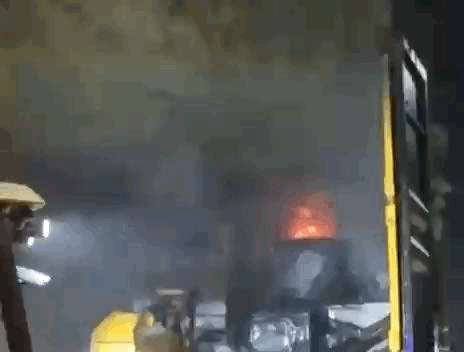 रुक रुक कर आग लगती रही।