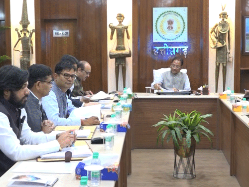 रायपुर जिले के दो हिस्सों में बांटकर कमिश्नरी सिस्टम लागू किया जाएगा।