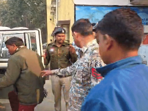 पुलिस ने आरोपियों को गिरफ्तार कर न्यायिक रिमांड पर जेल भेज दिया है।