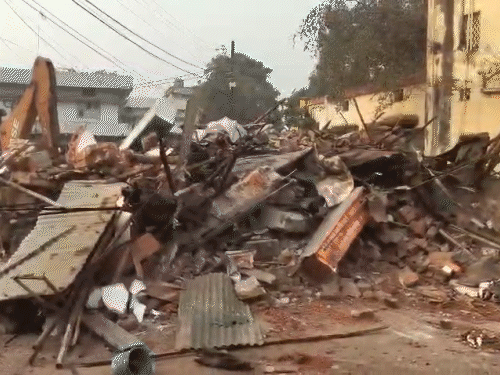 आरोपी ने अवैध तरीके से निर्माण करवाया था जिसे निगम की टीम ने ढहा दिया।