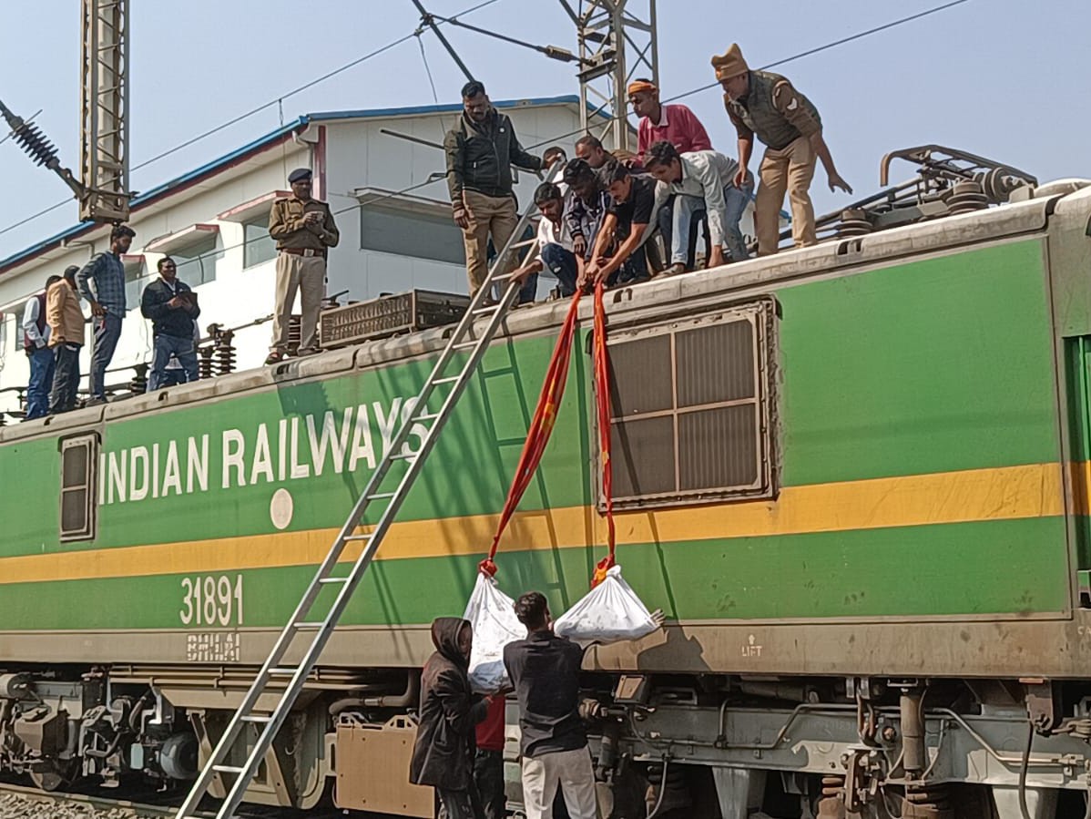 Chandauli: Man Dies After Touching High Tension Wire on Train Engine