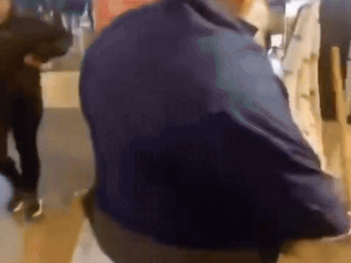 निहंगों ने महंतों को ढूंढ-ढूंढकर डंडे बरसाकर उन्हें भगाया।