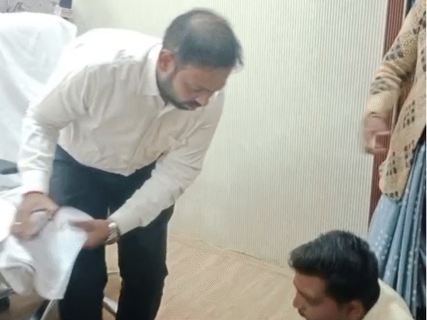 आगर में एक शख्स ने जनसुनवाई में जनसुनवाई बंद करने का ही आवेदन लगा दिया।