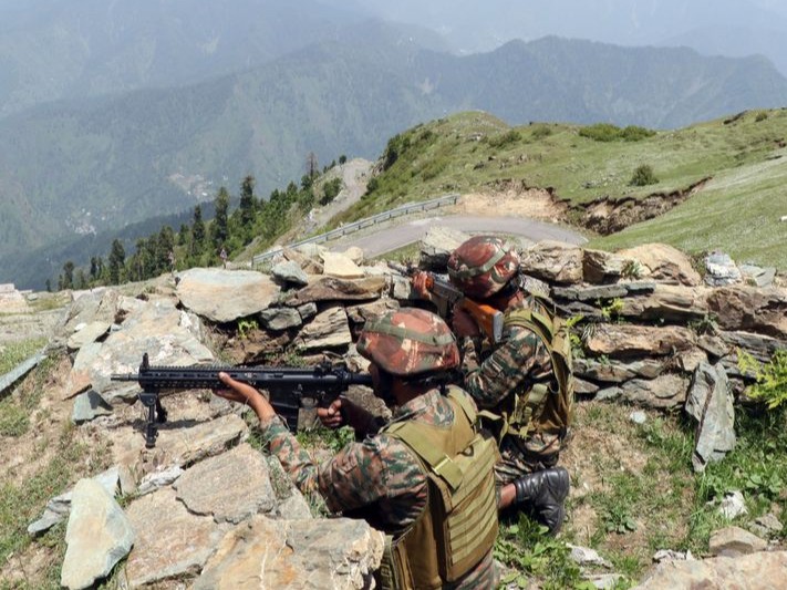 पाकिस्तान ने कुपवाड़ा बॉर्डर पर 2 राउंड फायरिंग की:  सेना ने जवाब दिया; जवान यहां हाईटेक CCTV लगा रहे थे