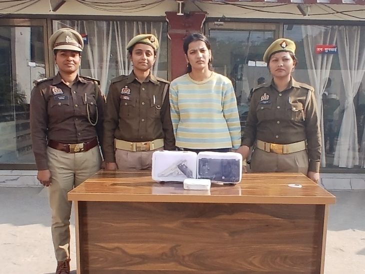 पुलिस ने अंशिका के पास से पिस्टल बरामद की है।