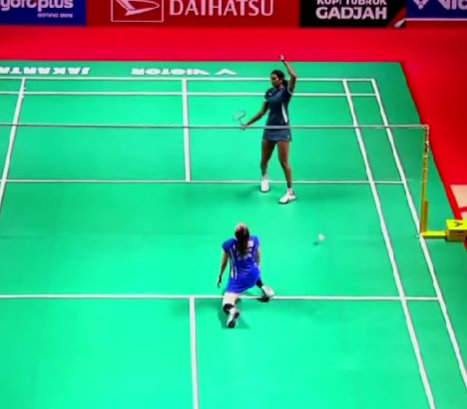 विमेंस सिंगल्स में पांचवीं सीड पीवी सिंधु ने जापान की मनामी सुइजु को 22-20, 21-18 से हराया।