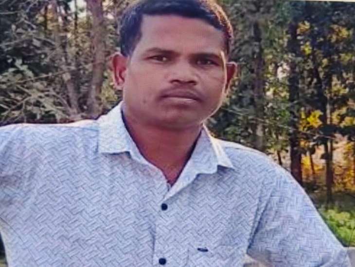 मुखबिरी के शक में नक्सलियों ने भीमा मड़कम को मार डाला।