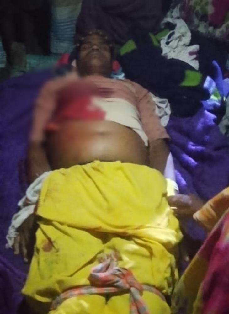 नक्सलियों ने भीमा मड़कम के पेट पर गोली मारी।