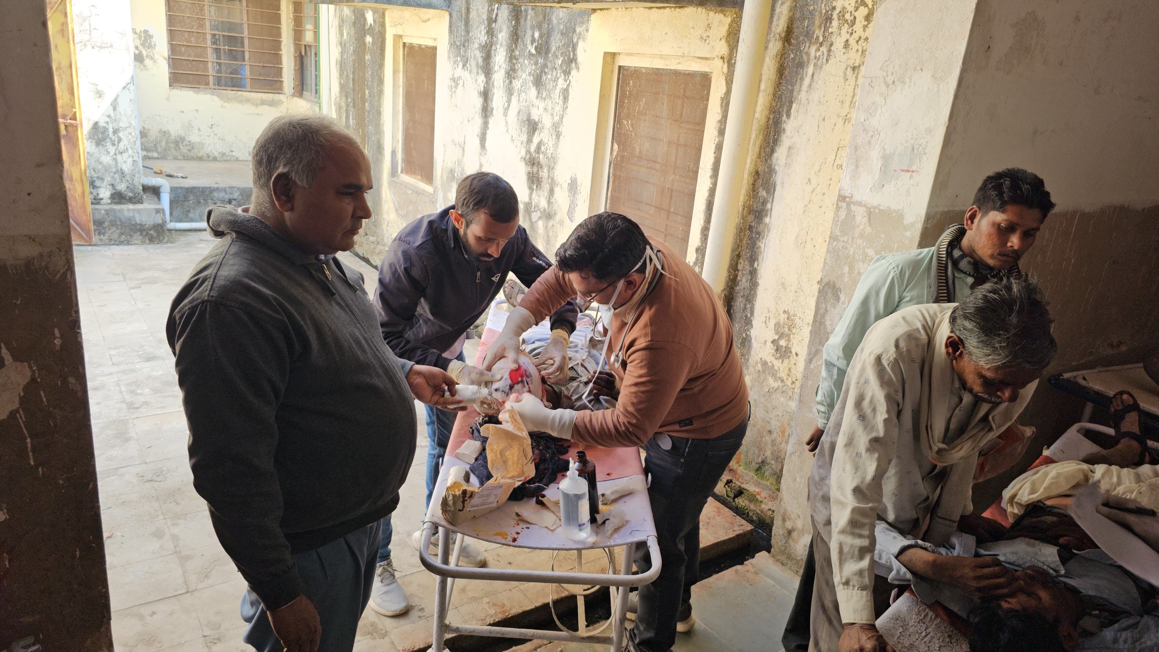 कई घायलों की गंभीर स्थिति को देखते हुए उन्हें प्राथमिक इलाज के बाद कोटड़ा हॉस्पिटल से उदयपुर रेफर कर दिया गया।